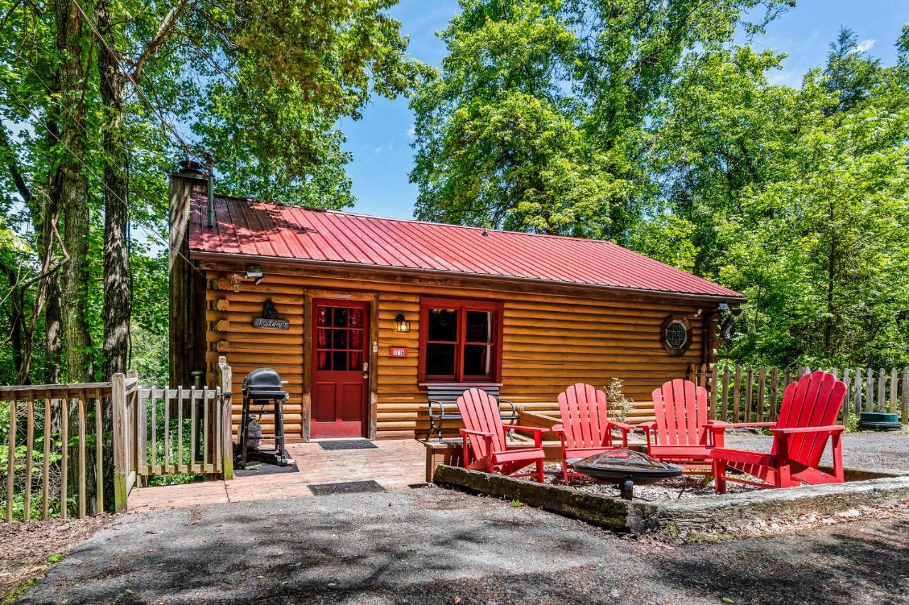 Romantic Log Cabin With Hot Tub Pigeon Forge Zewnętrze zdjęcie