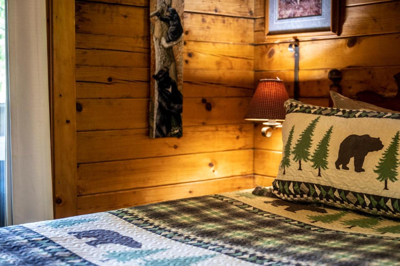 Romantic Log Cabin With Hot Tub Pigeon Forge Zewnętrze zdjęcie