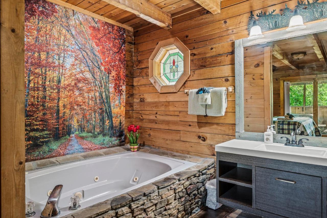 Romantic Log Cabin With Hot Tub Pigeon Forge Zewnętrze zdjęcie