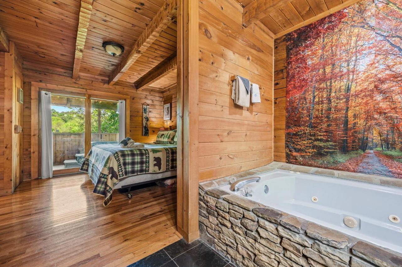 Romantic Log Cabin With Hot Tub Pigeon Forge Zewnętrze zdjęcie